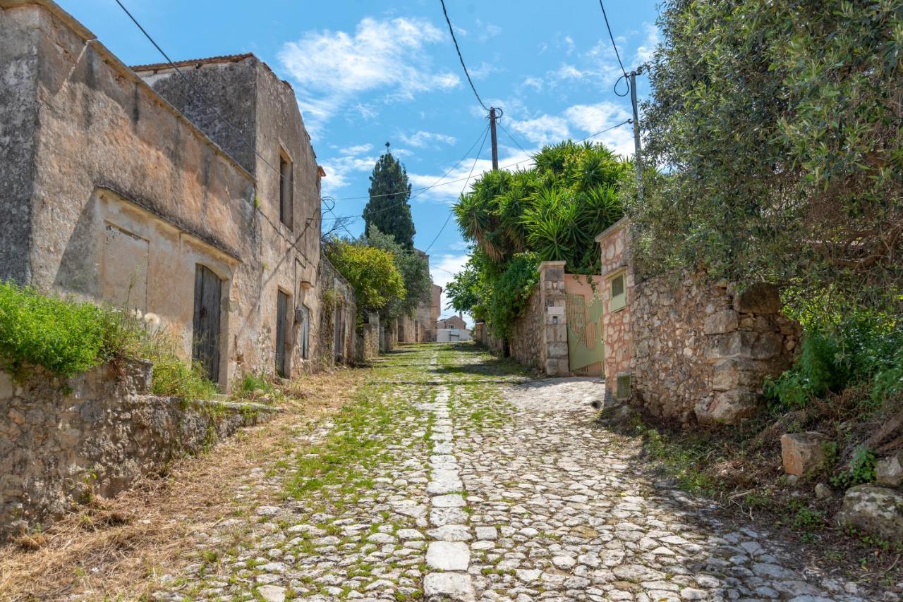 Argoulides Traditional Appartments Chrissi Akti Chania Exterior foto