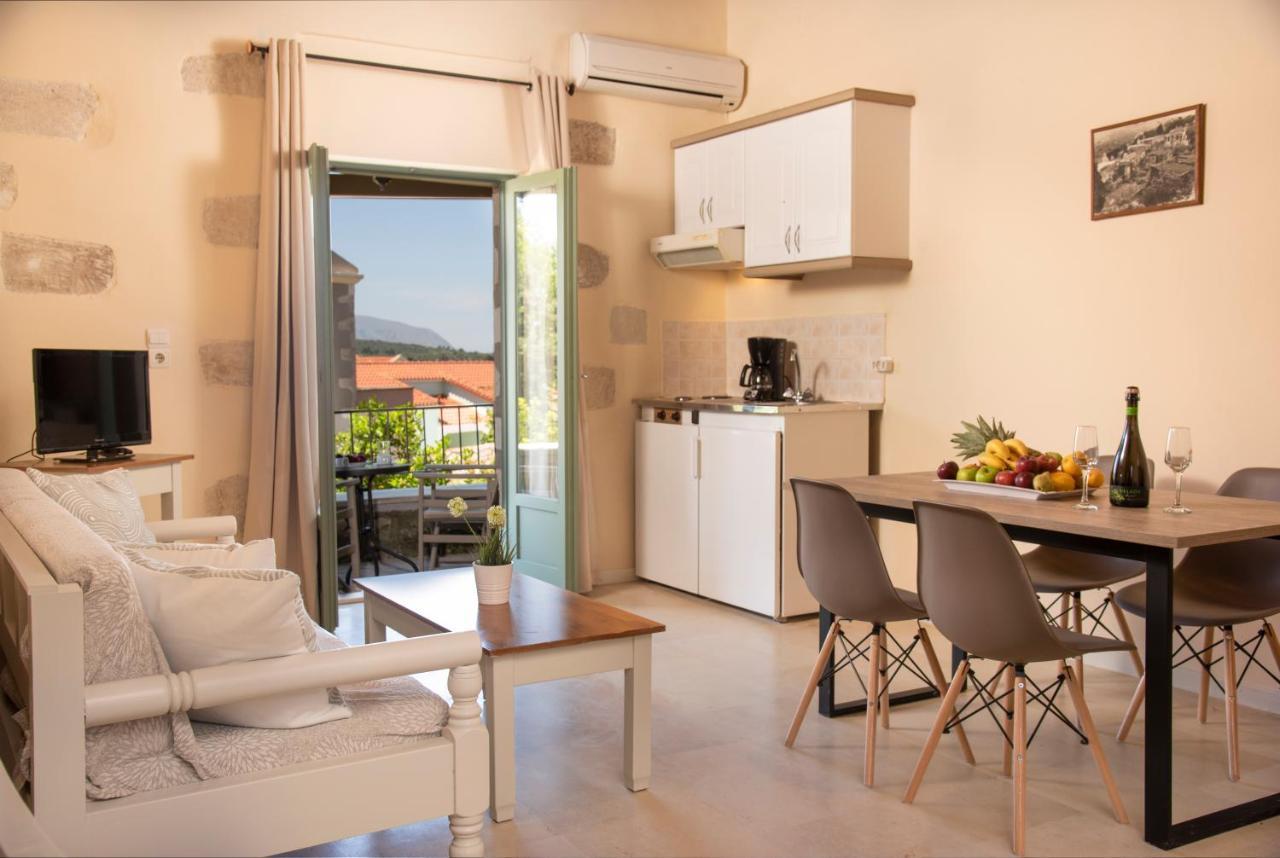 Argoulides Traditional Appartments Chrissi Akti Chania Exterior foto
