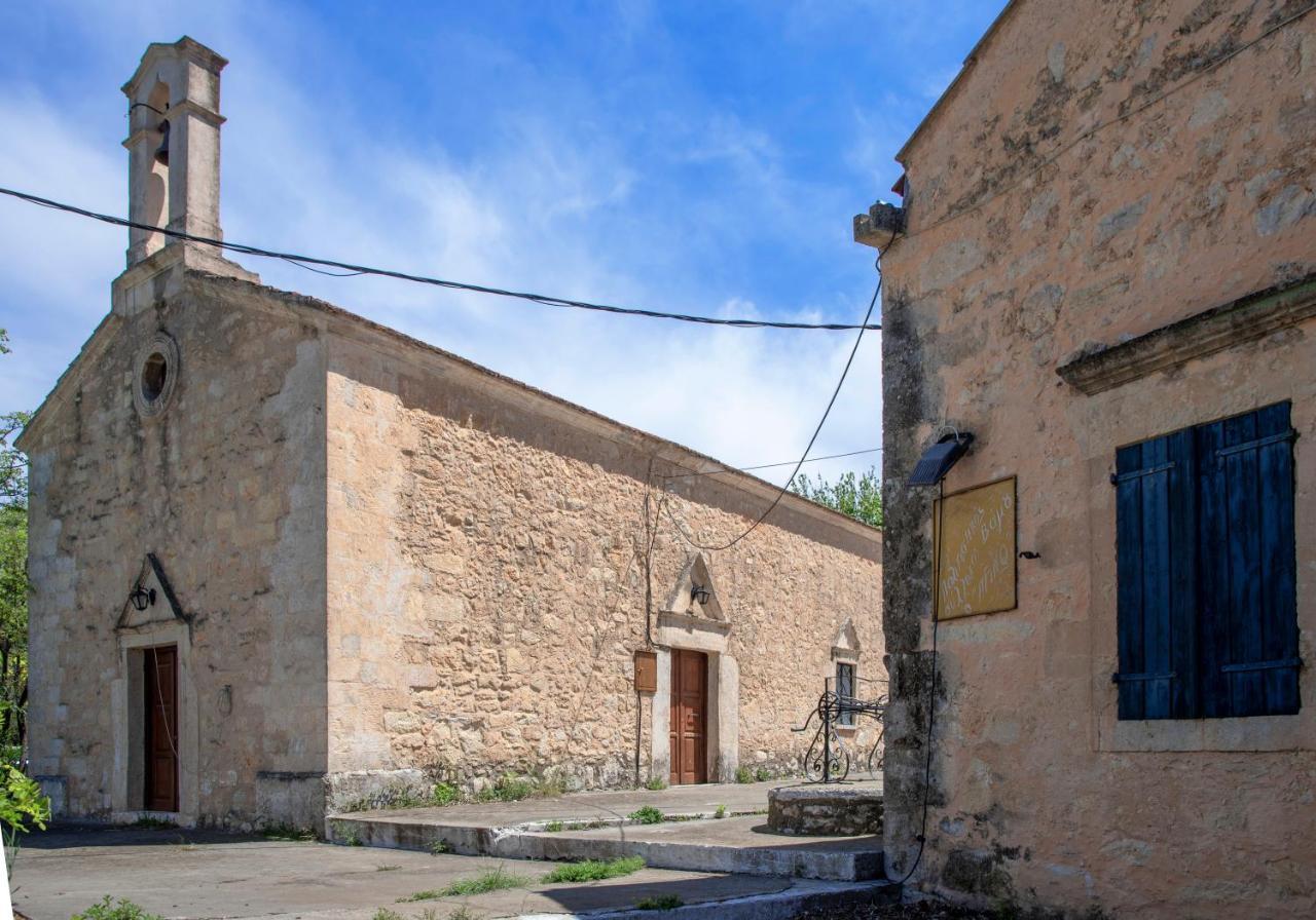 Argoulides Traditional Appartments Chrissi Akti Chania Exterior foto